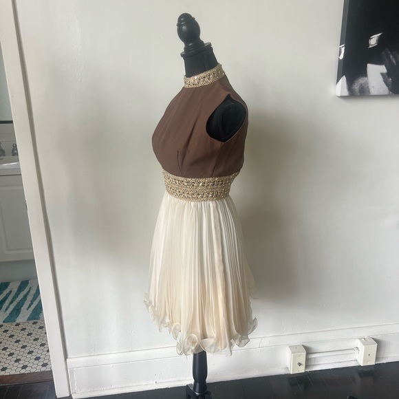 Vintage 1960’s Rhinestone Pleated Brown and Cream Mini Dress - Picture 6 of 10